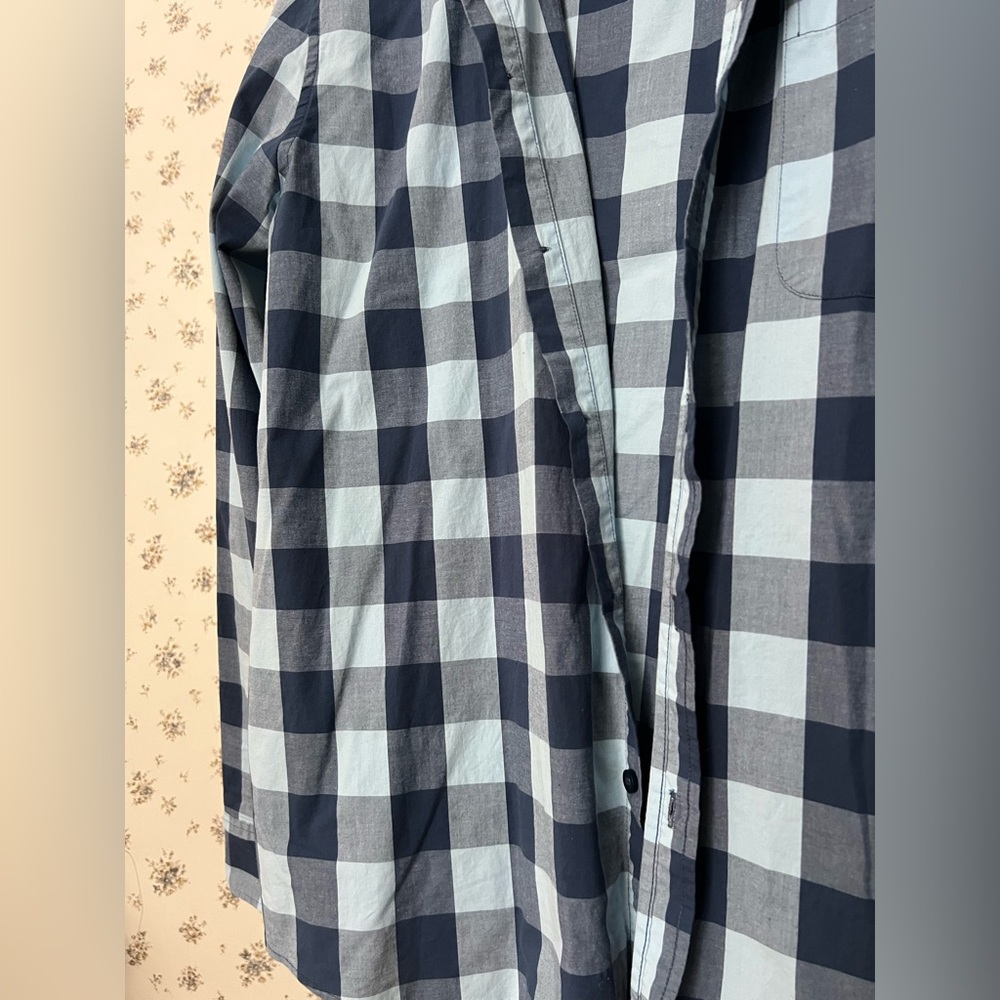 Button down shirt - Picture 2 of 3